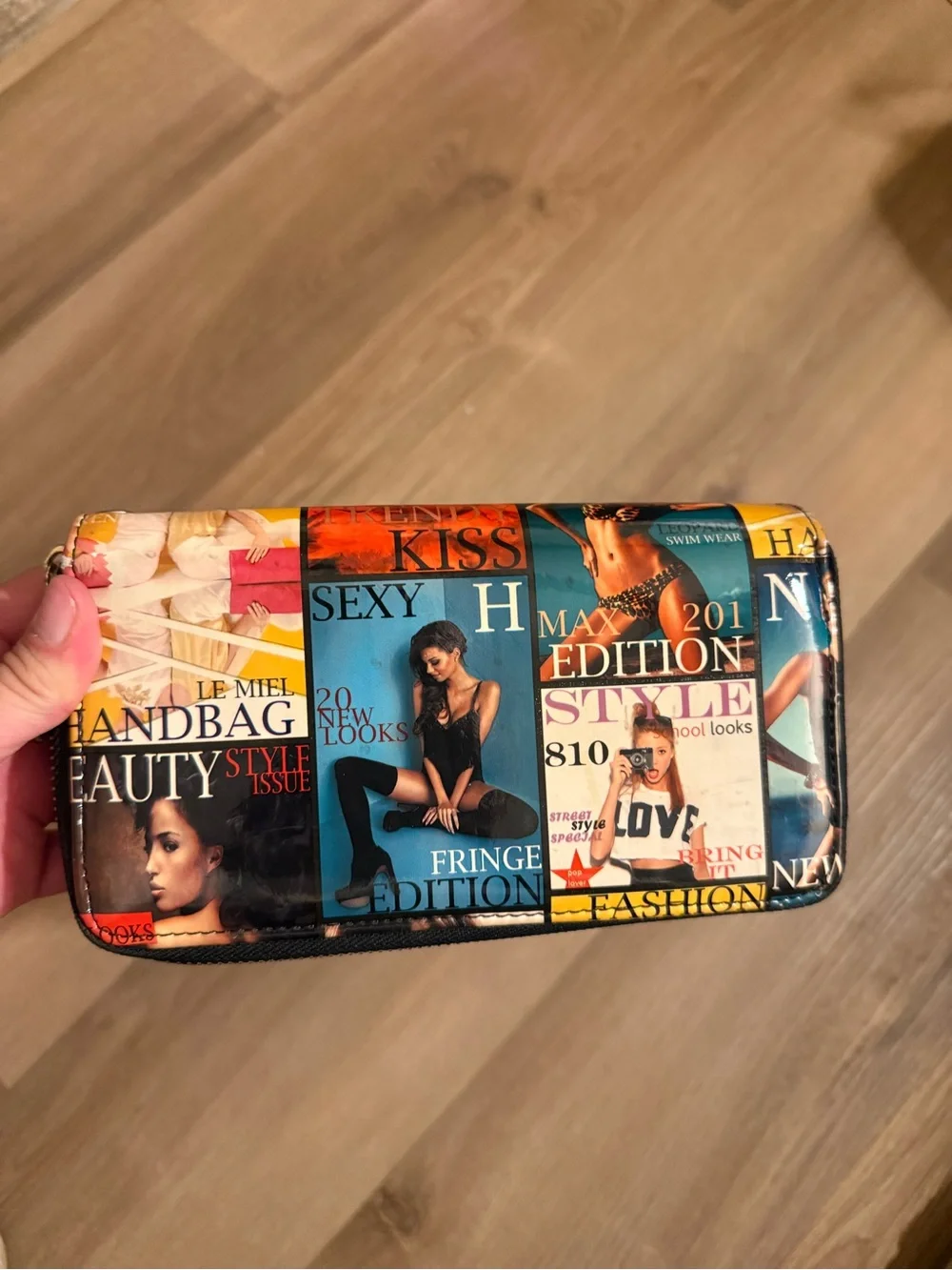 Fashion Magazine Print Zip Wallet - Multicolor
